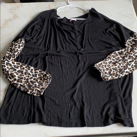 Pink Lily Tops - Pink Lily balloon sleeve top nwot